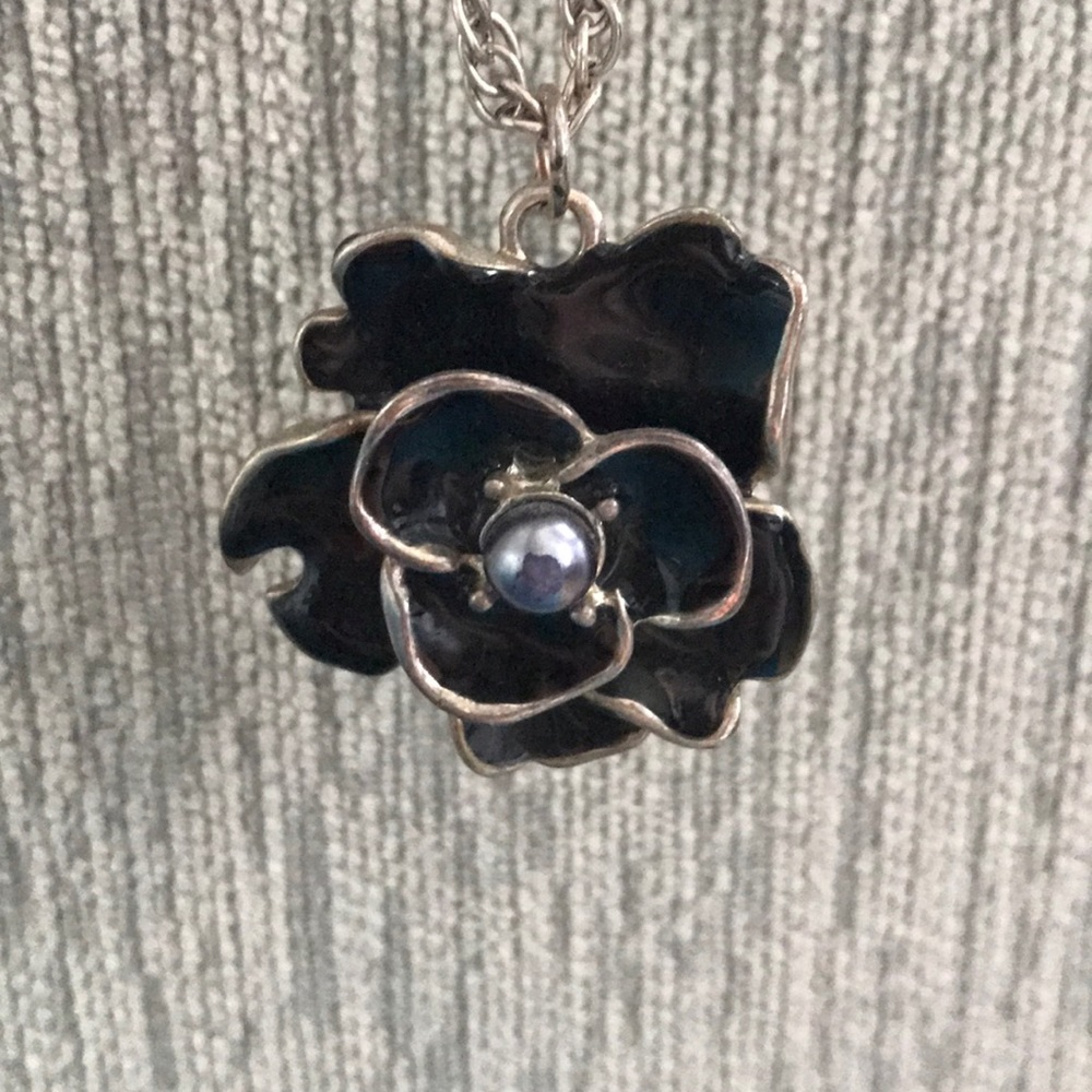 Black flower necklace